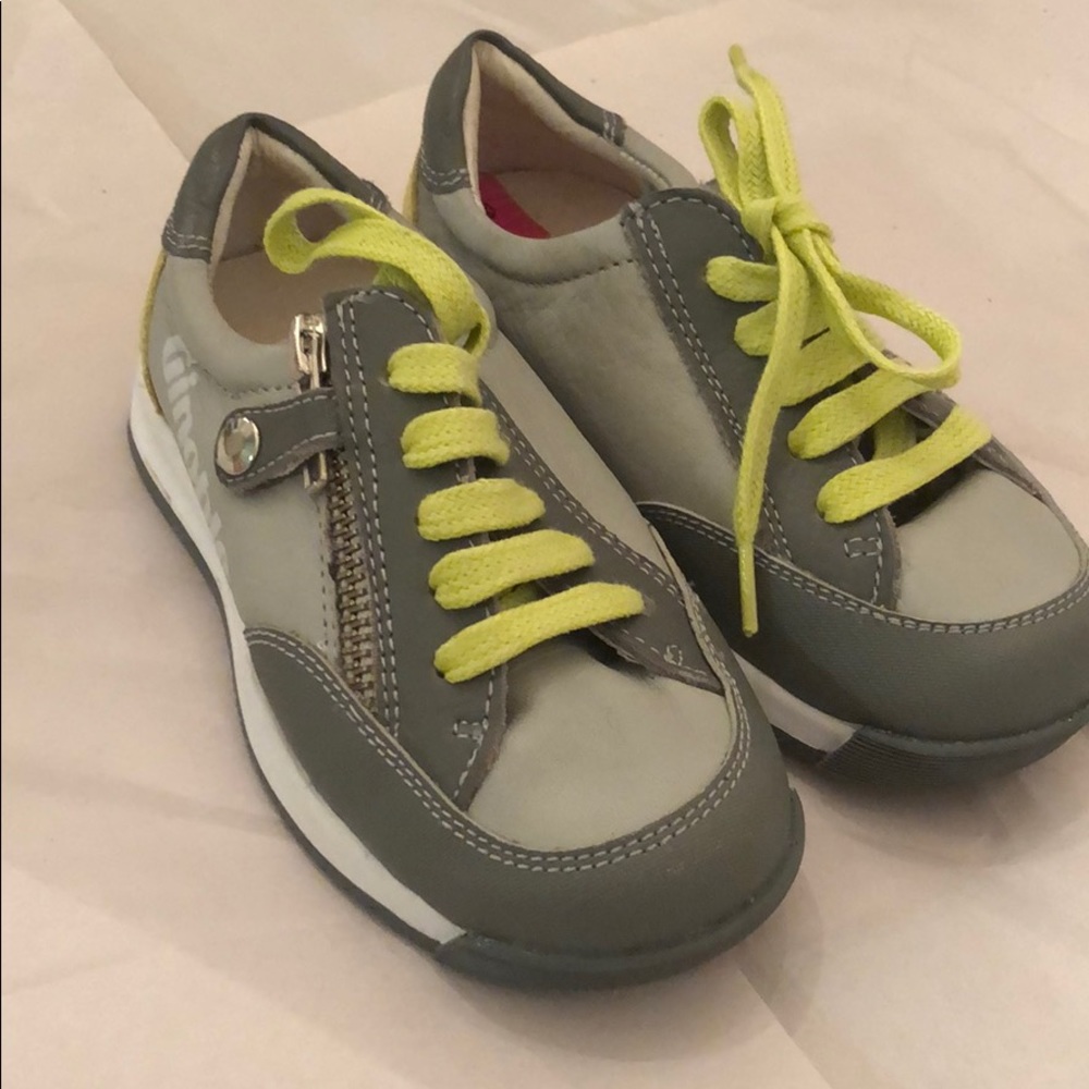 Ginoble sneakers